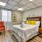 8 Mi to Tarpon Springs Sponge Docks Home with Grill - Odessa