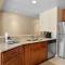 Lakeview Condo - Lakefront Complex, Lake Views, Heated Pool - بيغ بير لاكي