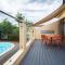 Pool and Spa on the Lakefront with Suite Studio