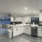 Lakefront Retreat with Pool mins from Beach and Airport - Форт-Лодердейл