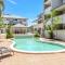 Discover a Stylish and Tranquil Haven by the Pool - Cairns North