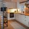 3 Bedroom Cozy Home In Treungen