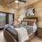 Burch's Bear Splash cabin - سيفيرفيل