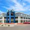 Days Inn & Suites by Wyndham Warren