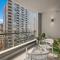 WOW Self-Contained Apartment on Hall - ملبورن