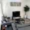 Cozy condo near MCC with pool, BBQ, covered parking