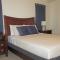 Cozy house near I-10 with pool heater, hot tub, BBQ - غوديير