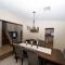 Spacious house with pool heater, hot tub, billiards - 凤凰城