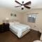 Spacious house with pool heater, hot tub, billiards - 凤凰城