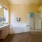 Spacious golf course house with pool heater, spa - Goodyear