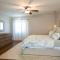 Spacious Kierland oasis with pool heater, spa, BBQ