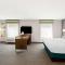 Hampton Inn & Suites Canton