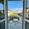 Lora feathers Suite, free parking, self check in,4 - Como