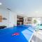 Family Retreat By Old Town with POOL