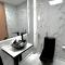Guest room in vvip penthouse with terrace full sea view and private pool due the architecture of the apartment it s not avisable for Musli - Дубай