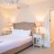 Charming 2 Bed House in Tewkesbury Centre