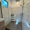 Tiny Hideaway Ysla House with free 2 motorbikes - 爱妮岛