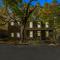 Historic William Smith House -- Pet Friendly, Grill, Wifi, Fire Pit, Deck, Family Friendly, Town Location, King Bed, Creekside - Berkeley Springs