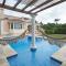 Noble beach villa with private garden and pool - استوريل