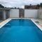 CASA SOL ITANHAÉM, Piscina Grande 8 mts, Bilhar, TV Smart, Ar cond, Garagem 5 carros, pertinho da praia, casa Top!!