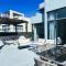 Luminous 4BR Villa, Free Pool & Lagoon Access At Gouna - 赫尔格达