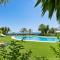 Beach front apartment with pool - مربلة