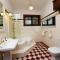 Currawong House