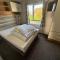 Lapwing 26, California Cliffs, Parkdean, Sleeps Eight, Free Wi-Fi, Pet Friendly, Bed Linen and Towels Included - Грейт-Ярмут