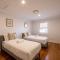 Stunning City View 5BR with Balcony near Malls Uni and CBD - بريزبين