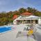 Gorgeous Home In Grabrovnik With Sauna