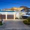The Ocean's Edge Luxury Entertainer with Views - 玛莎山