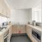 2-Bed Harbourside Home with Views in Fab Location