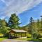 Stream-Side Atrium Home with Side Rooms & Pool Table - 亨特