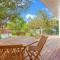 Red Beach Hideaway with BBQ and Air-con - Red Beach