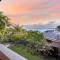 Family Sunset Retreat with Sea Views - أوكلاند