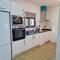 B - Elegent 2 Bedroom Modern Townhouse