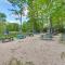 Less Than 1 Mi to Boulder Lake Family Retreat with Deck! - 莱克哈莫尼