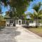 Pool home - new, spacious, central and close to beach - Seminole