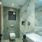 J Square Inn