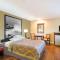 Super 8 by Wyndham Martinez