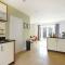 Stylish 6 Bedroom 3 Bathroom Detached House with Free Parking, Super-Fast Wifi, Pool Table, Smart TVs with Netflix by Yoko Property - Milton Keynes
