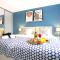 Stylish 6 Bedroom 3 Bathroom Detached House with Free Parking, Super-Fast Wifi, Pool Table, Smart TVs with Netflix by Yoko Property - Milton Keynes