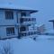 Guest House Ivanini Houses
