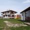 Guest House Ivanini Houses
