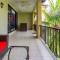 3rd-floor space with modern décor recently renovated viewing over pool in Coco