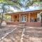 11 Mi to LBJ State Park - Couples Cabin Retreat! - Hye