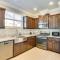 5 Mi to Shasta Lake Newly Built Home with Backyard! - بحيرة شاستا