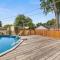 Poolside Palisade - A Fun Family Retreat for 6
