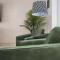 Poolside Palisade - A Fun Family Retreat for 6
