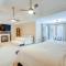 Spacious Stockbridge Manor Pool Table, 2 Kitchens